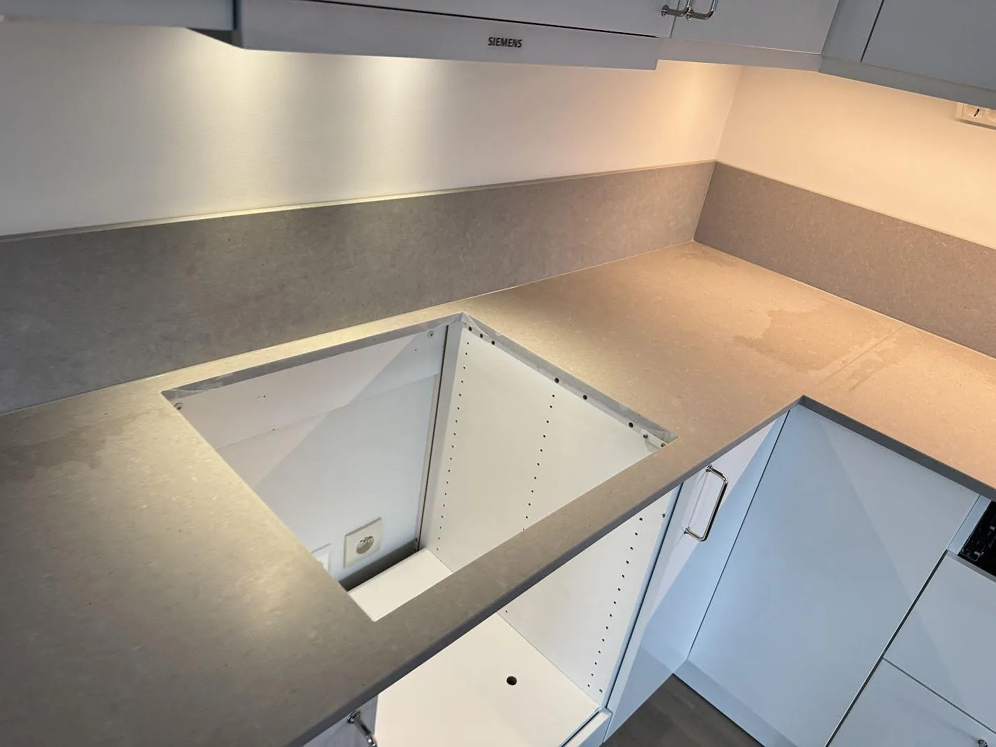 Køkkenbordplade i Technistone Noble Concrete Grey, Varberg – billede 5