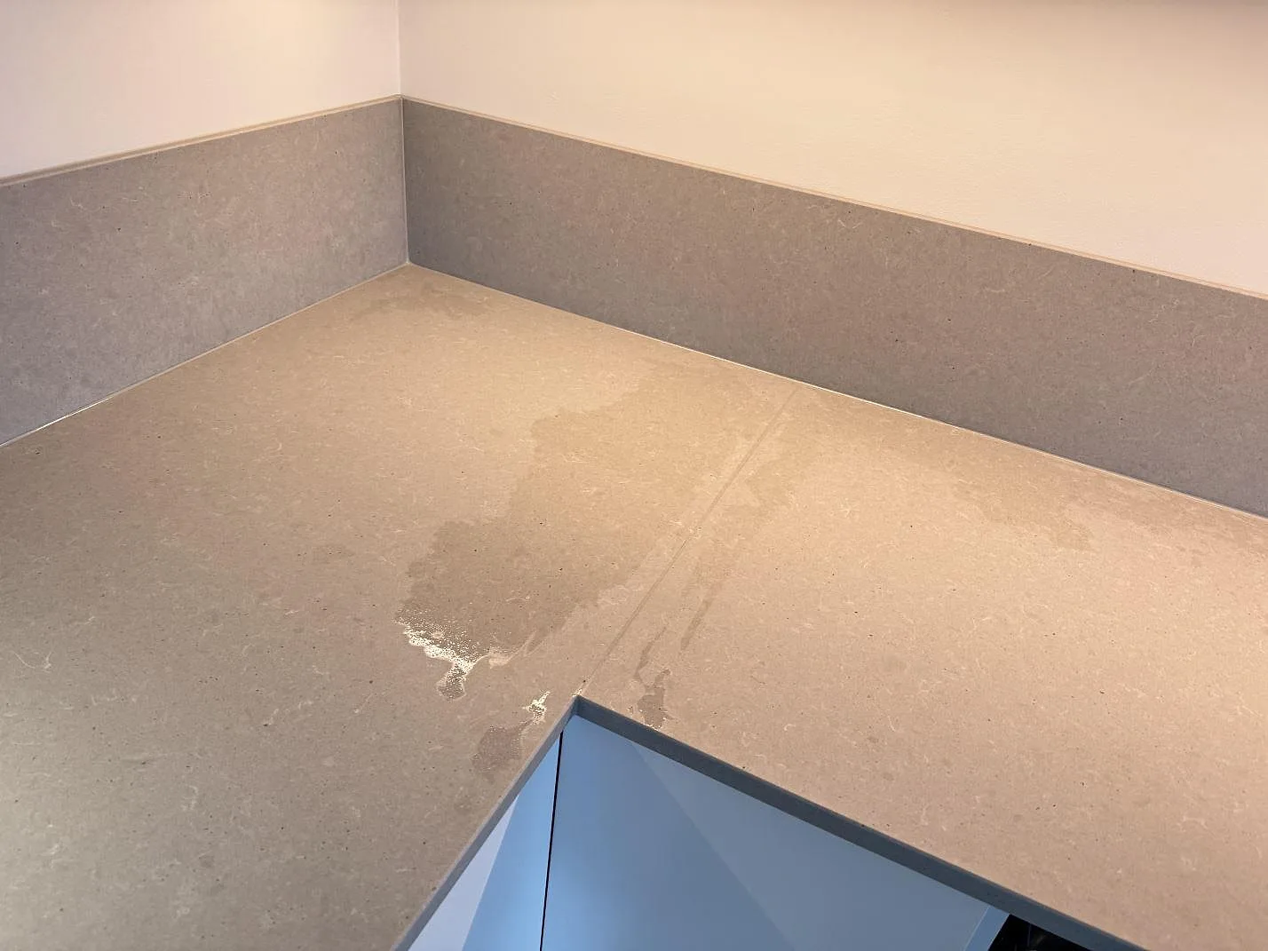 Køkkenbordplade i Technistone Noble Concrete Grey, Varberg – billede 6