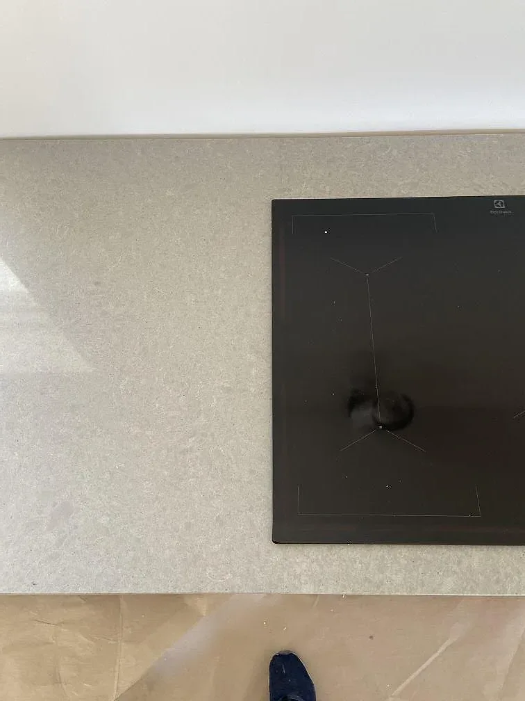Køkkenbordplade i Technistone Noble Concrete Grey, Vellinge – billede 3