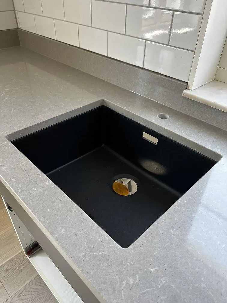Køkkenbordplade i Technistone Noble Concrete Grey, Vellinge – billede 4