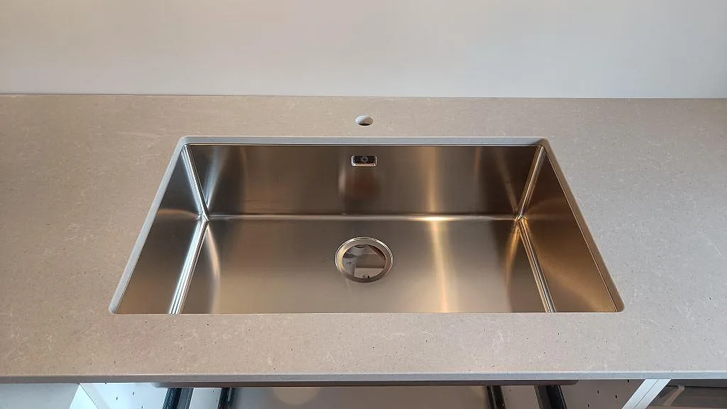 Køkkenbordplade i Technistone Noble Concrete Grey, Vellinge – billede 2