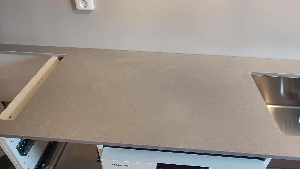 Køkkenbordplade i Technistone Noble Concrete Grey, Vellinge – billede 4