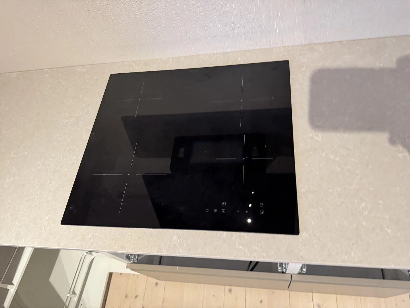 Køkkenbordplade i Technistone Noble Ivory White, Ängelholm – billede 6