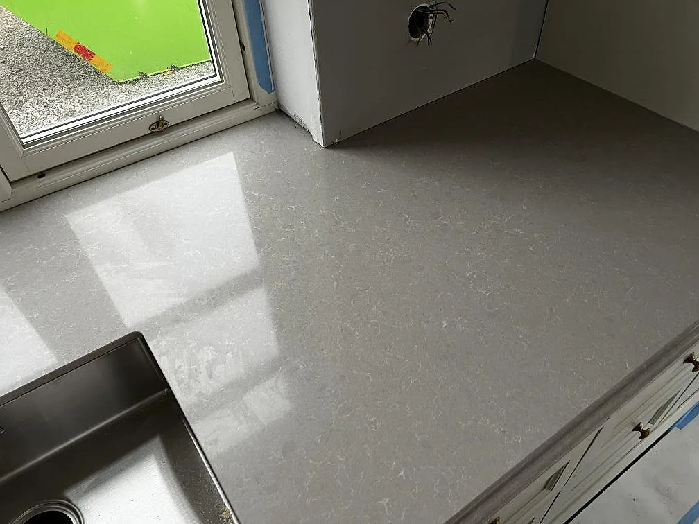 Køkkenbordplade i Technistone Noble Ivory White, Barsebäck – billede 6