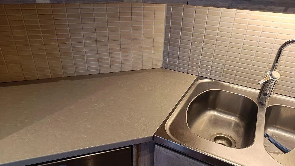 Køkkenbordplade i Technistone Noble Ivory White, Bjuv – billede 4