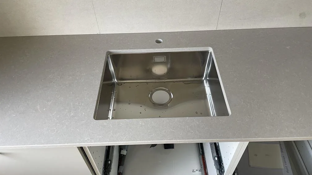 Køkkenbordplade i Technistone Noble Ivory White, Dalsjöfors – billede 3