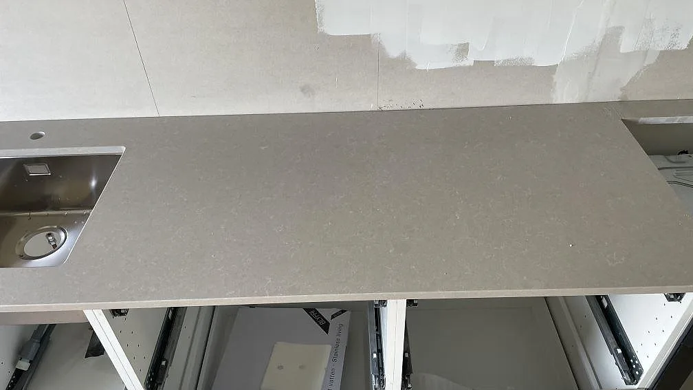 Køkkenbordplade i Technistone Noble Ivory White, Dalsjöfors – billede 4
