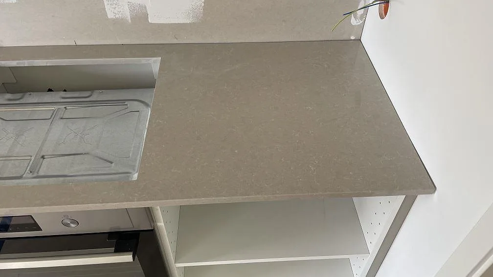 Køkkenbordplade i Technistone Noble Ivory White, Dalsjöfors – billede 6