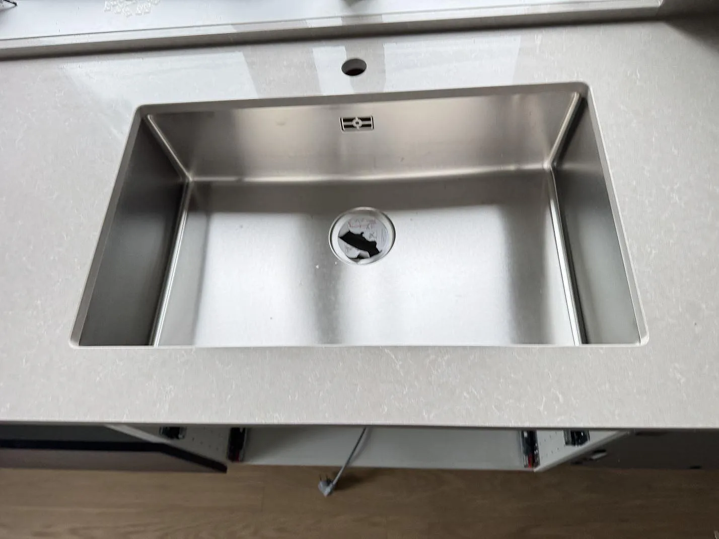 Køkkenbordplade i Technistone Noble Ivory White, Eksjö – billede 8