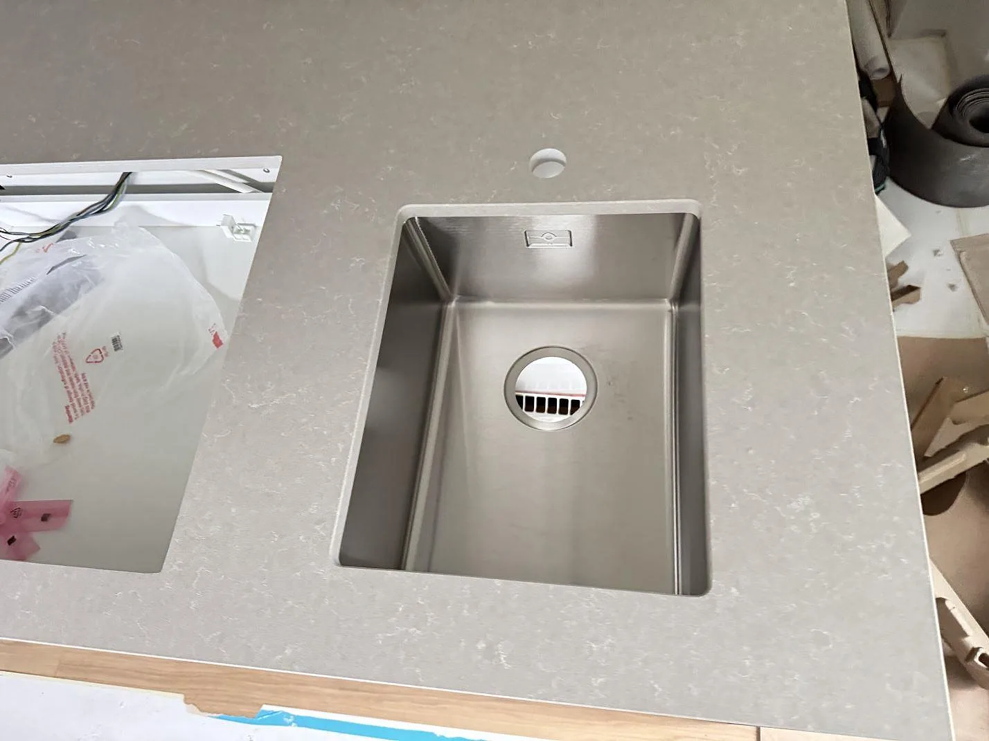 Køkkenbordplade i Technistone Noble Ivory White, Eksjö – billede 6