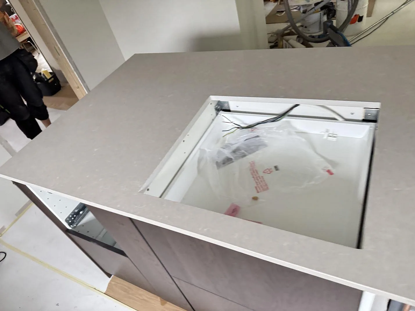 Køkkenbordplade i Technistone Noble Ivory White, Eksjö – billede 7