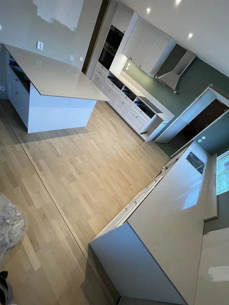 Køkkenbordplade i Technistone Noble Ivory White, Enköping – billede 2