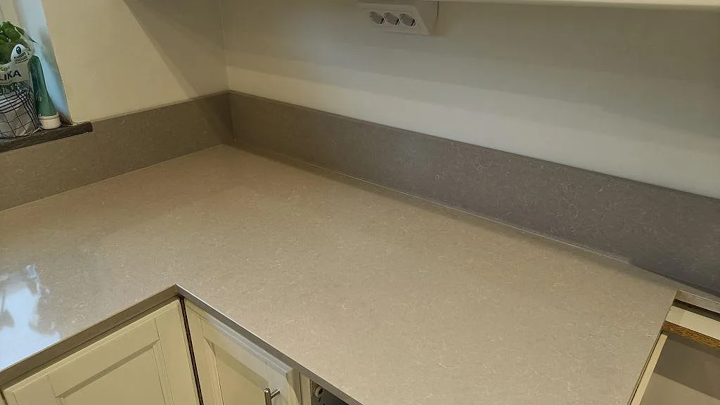 Køkkenbordplade i Technistone Noble Ivory White, Eslöv – billede 4