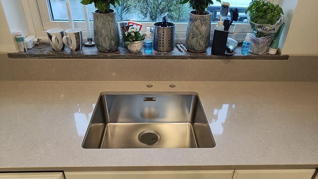 Køkkenbordplade i Technistone Noble Ivory White, Eslöv – billede 2