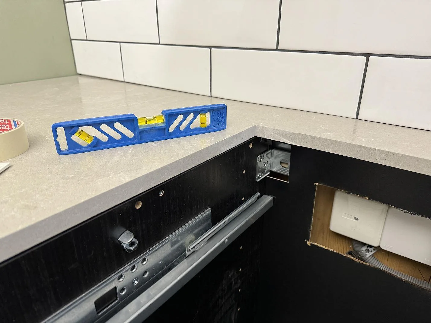 Køkkenbordplade i Technistone Noble Ivory White, Falköping – billede 5