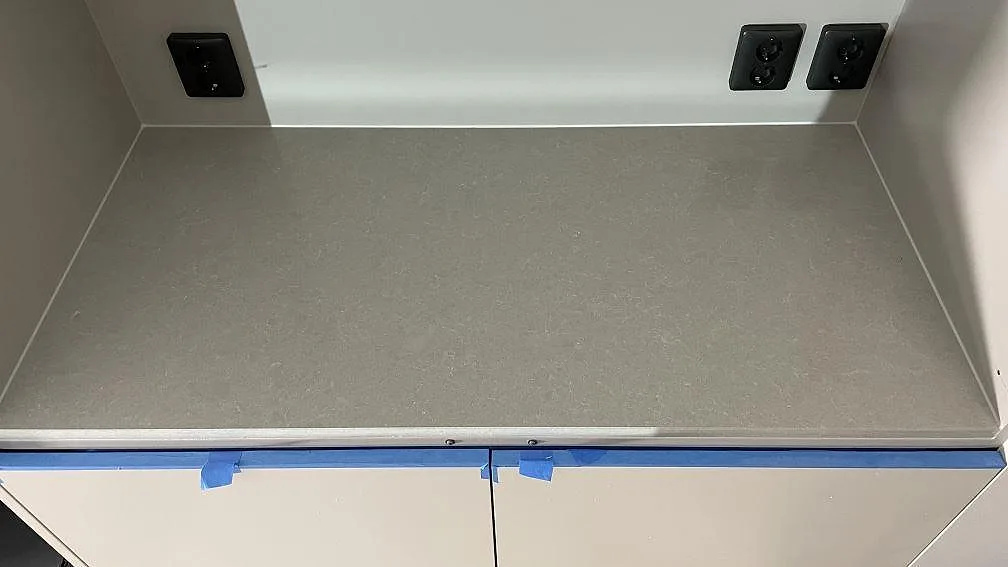 Køkkenbordplade i Technistone Noble Ivory White, Frillesås – billede 8