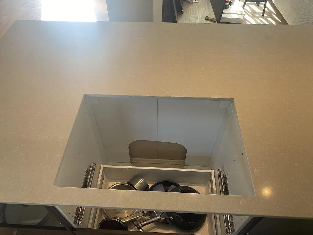 Køkkenbordplade i Technistone Noble Ivory White, Gislaved – billede 5