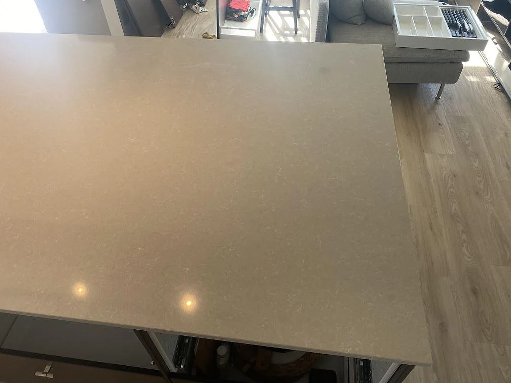 Køkkenbordplade i Technistone Noble Ivory White, Gislaved – billede 8