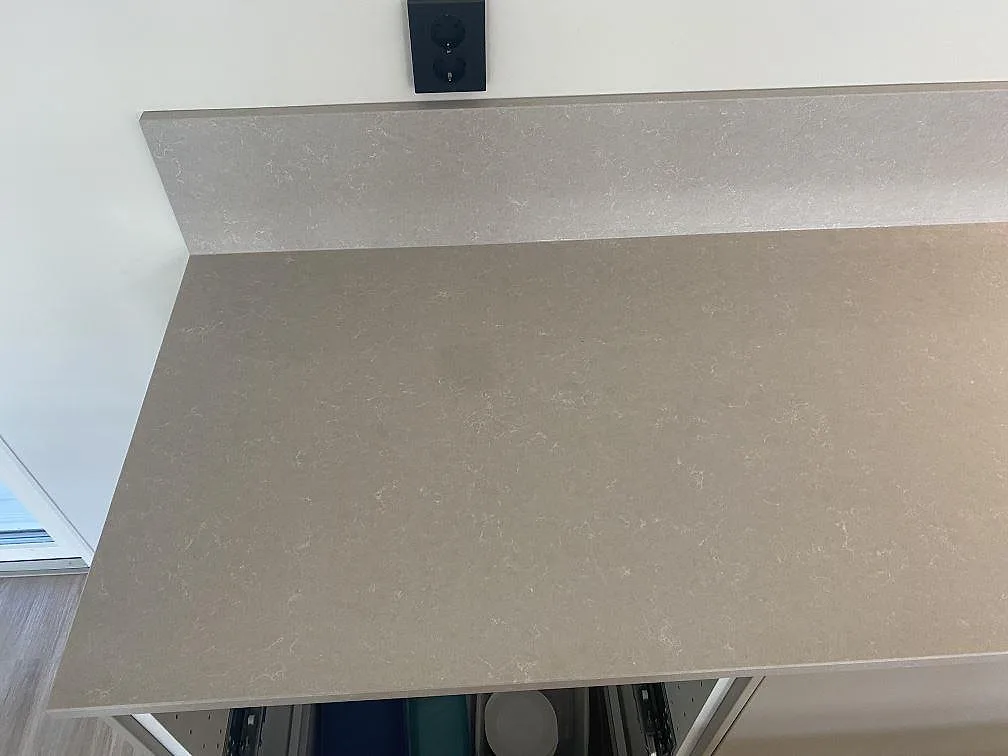 Køkkenbordplade i Technistone Noble Ivory White, Gislaved – billede 6