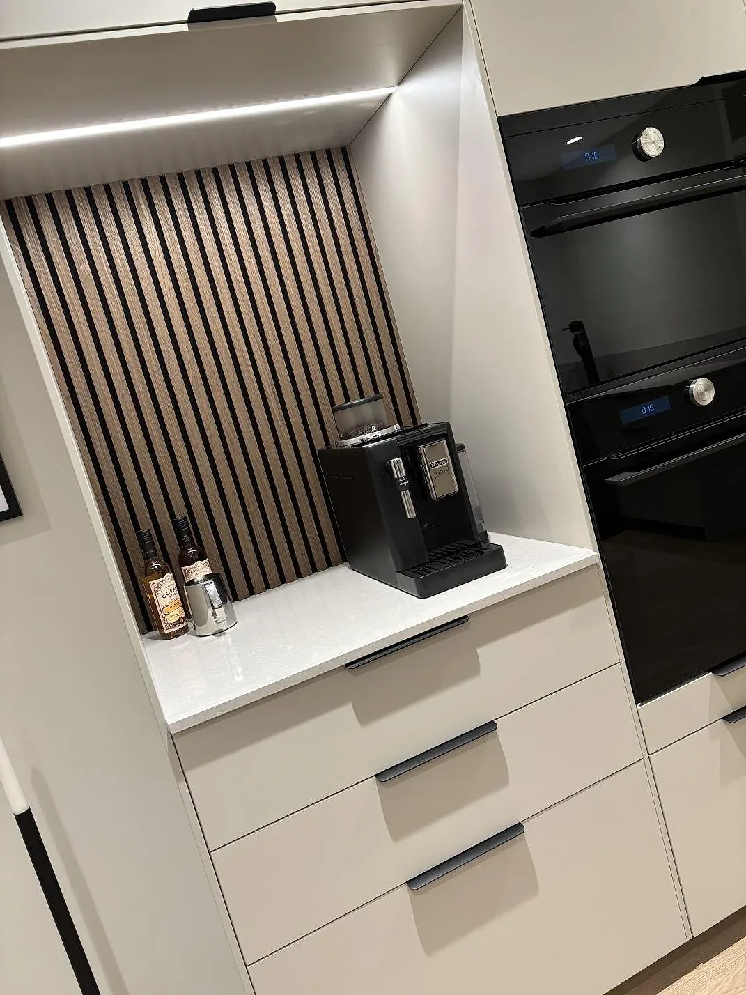 Køkkenbordplade i Technistone Noble Ivory White, Gnosjö – billede 7