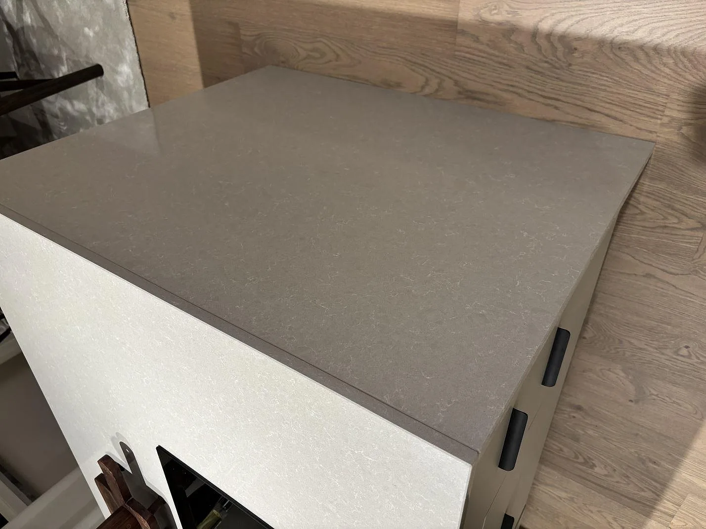 Køkkenbordplade i Technistone Noble Ivory White, Gnosjö – billede 4