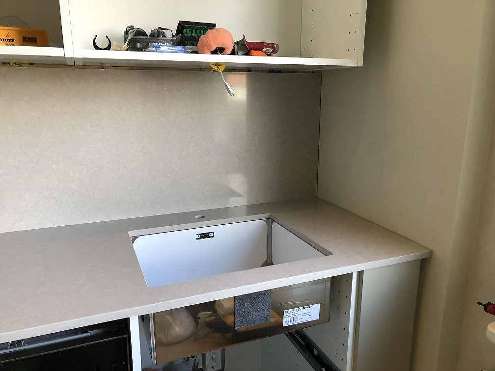 Køkkenbordplade i Technistone Noble Ivory White, Göteborg – billede 2