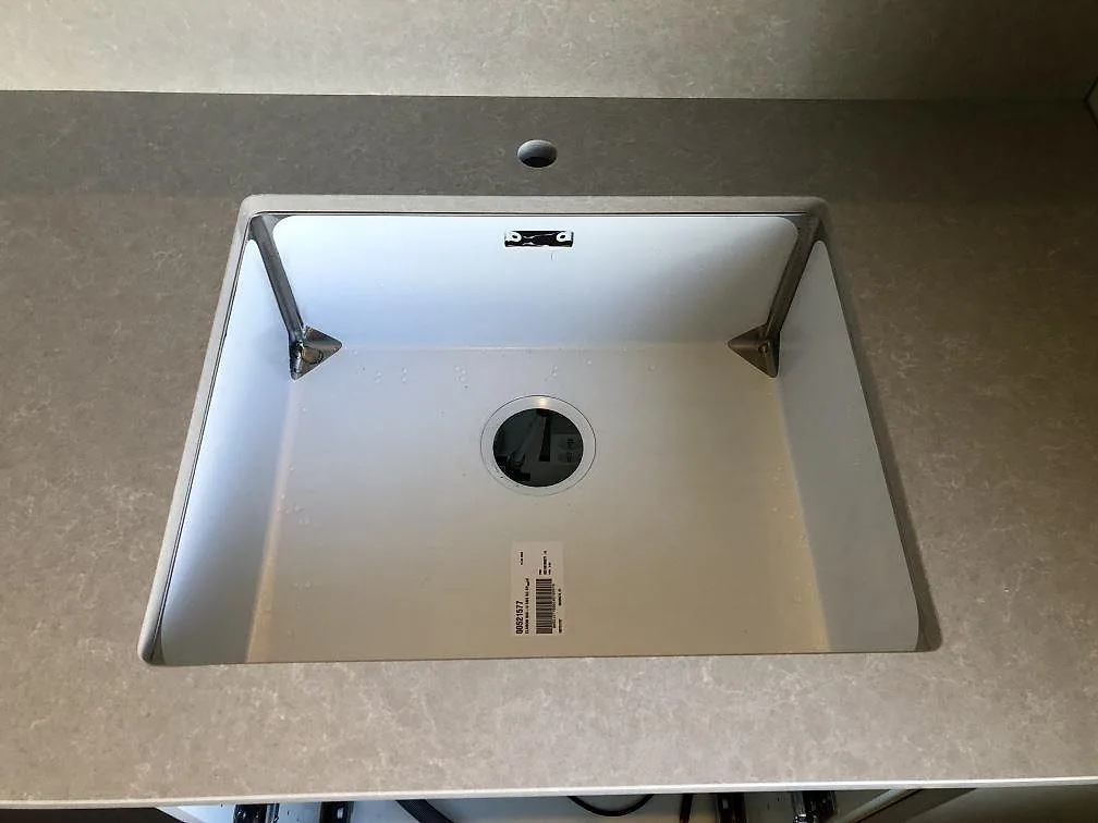 Køkkenbordplade i Technistone Noble Ivory White, Göteborg – billede 4