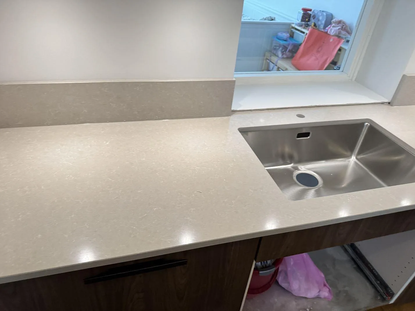 Køkkenbordplade i Technistone Noble Ivory White, Göteborg – billede 2
