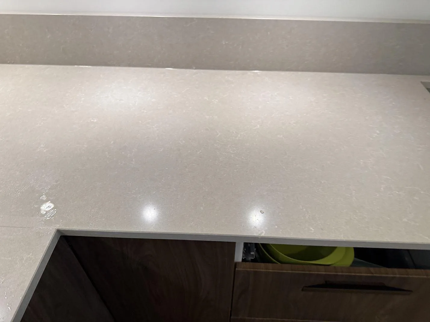 Køkkenbordplade i Technistone Noble Ivory White, Göteborg – billede 6