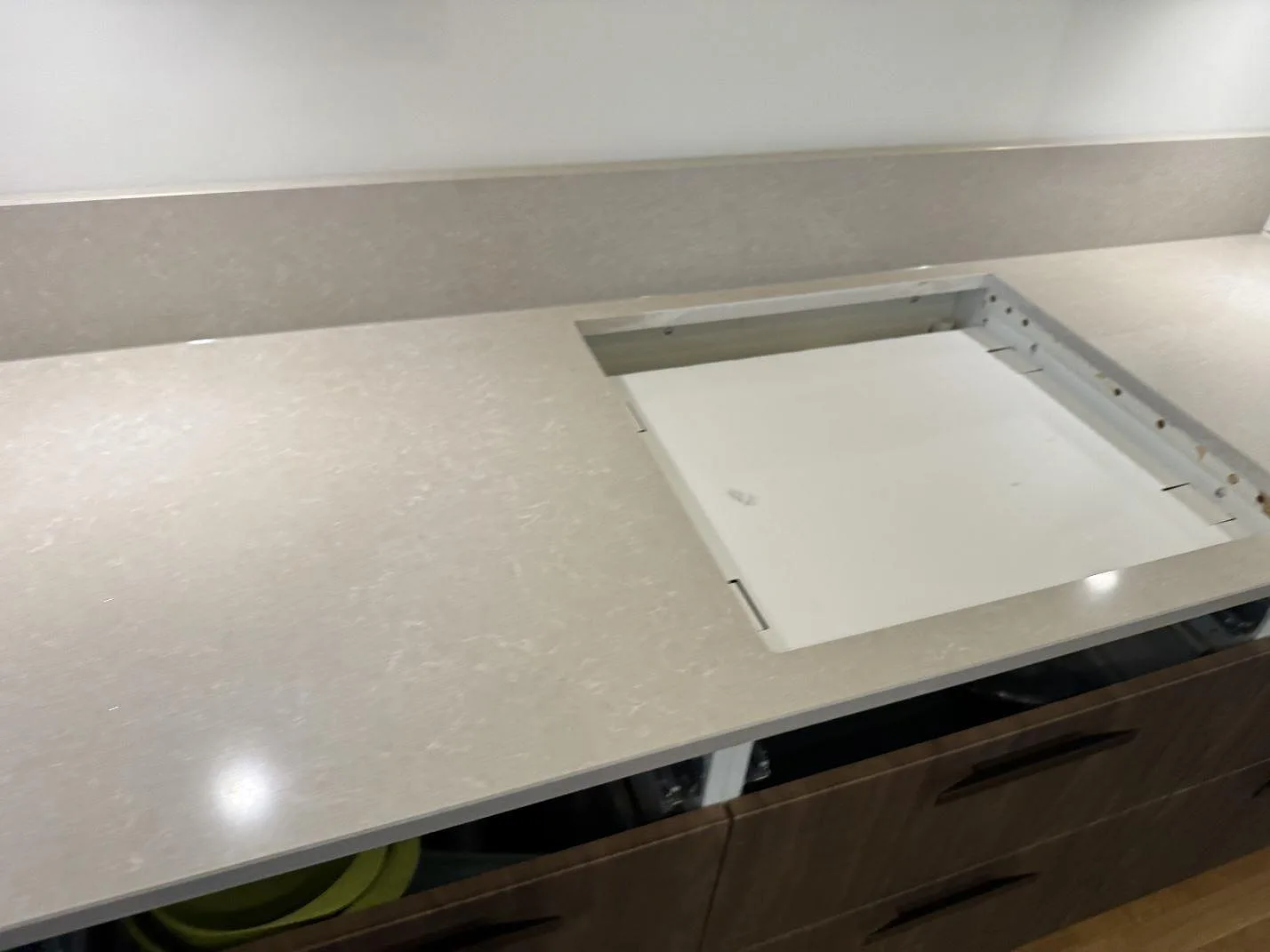 Køkkenbordplade i Technistone Noble Ivory White, Göteborg – billede 7
