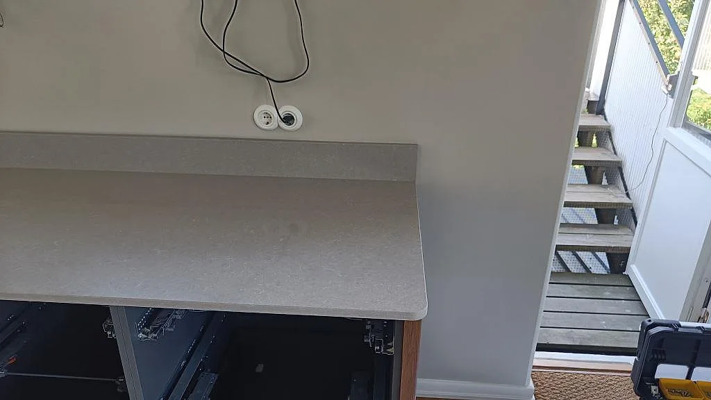 Køkkenbordplade i Technistone Noble Ivory White, Göteborg – billede 7