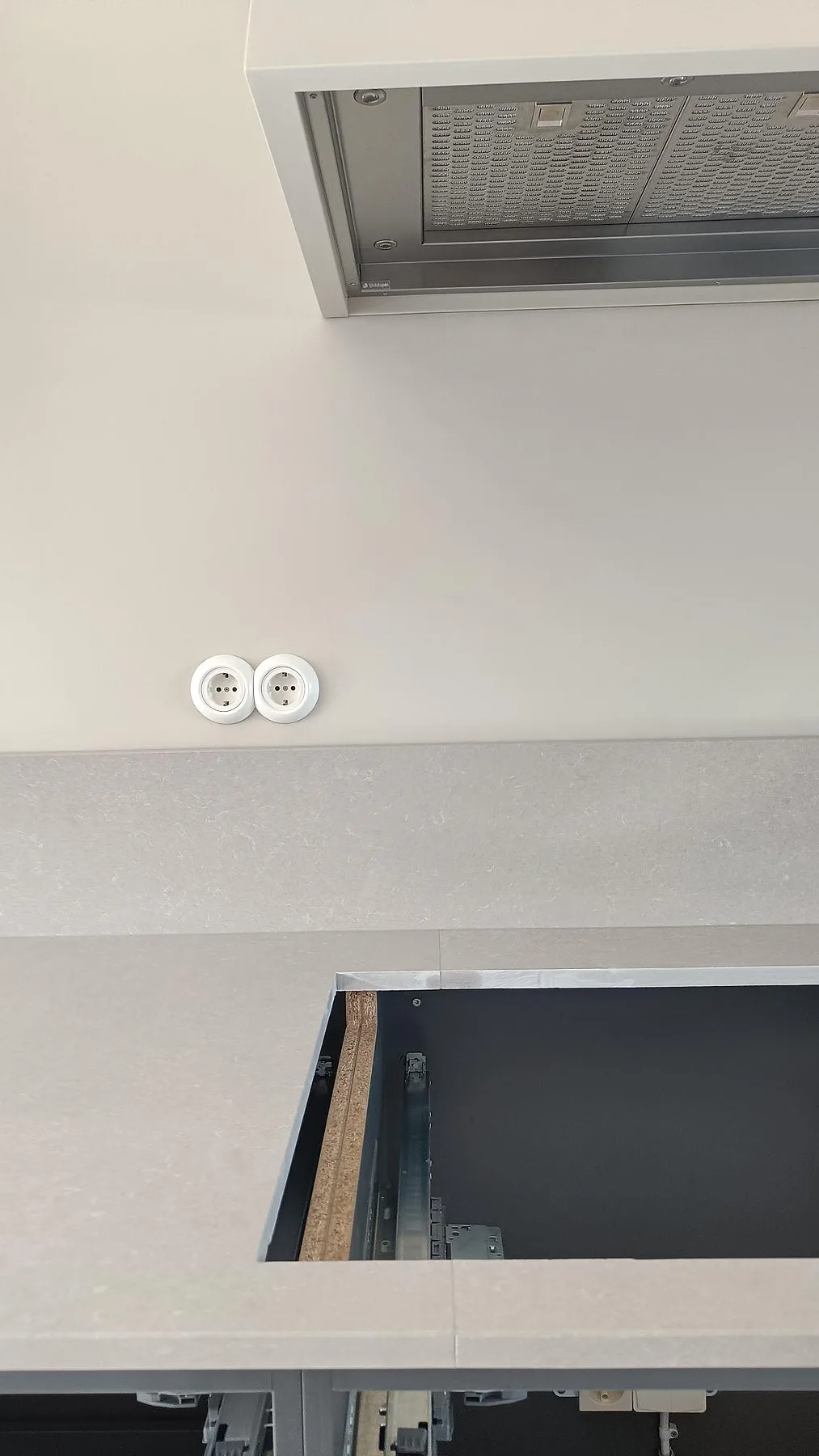 Køkkenbordplade i Technistone Noble Ivory White, Göteborg – billede 8