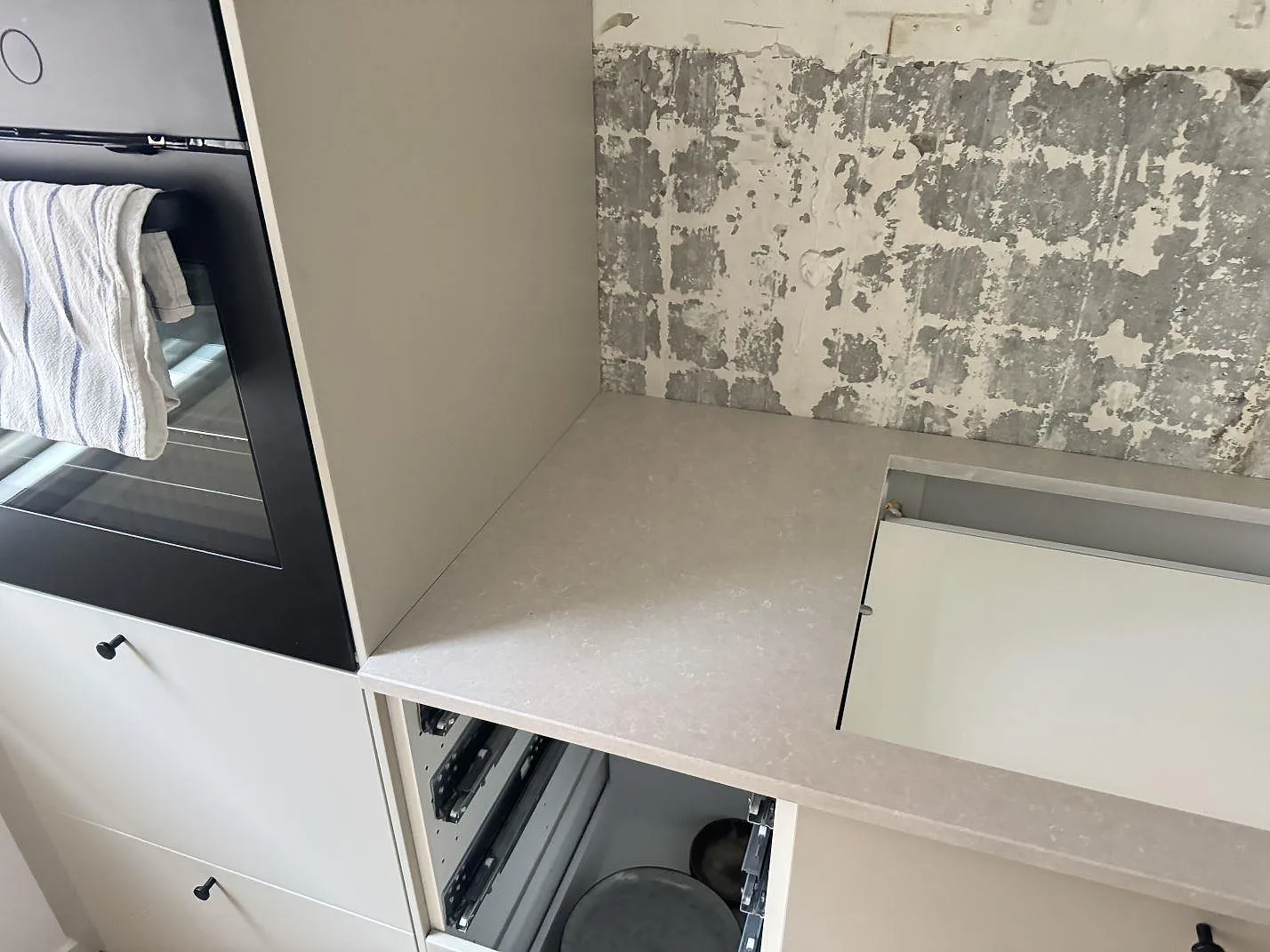 Køkkenbordplade i Technistone Noble Ivory White, Helsingborg – billede 5