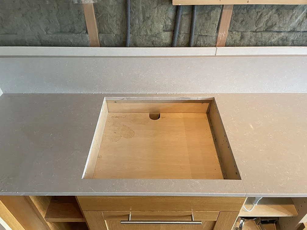 Køkkenbordplade i Technistone Noble Ivory White, Hisings kärra – billede 4