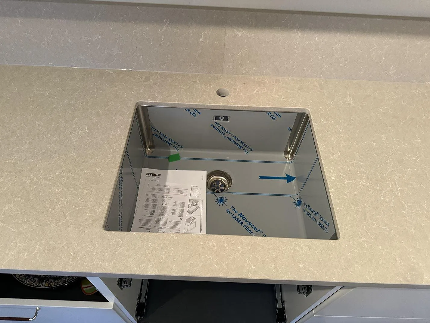 Køkkenbordplade i Technistone Noble Ivory White, Höllviken – billede 4