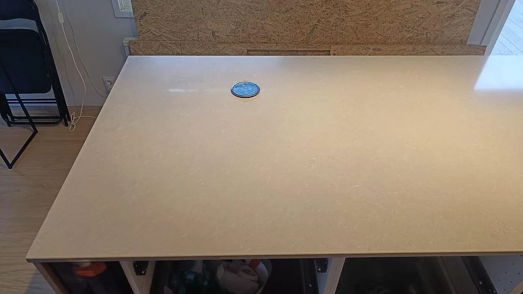 Køkkenbordplade i Technistone Noble Ivory White, Höllviken – billede 5