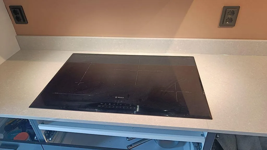 Køkkenbordplade i Technistone Noble Ivory White, Höllviken – billede 4