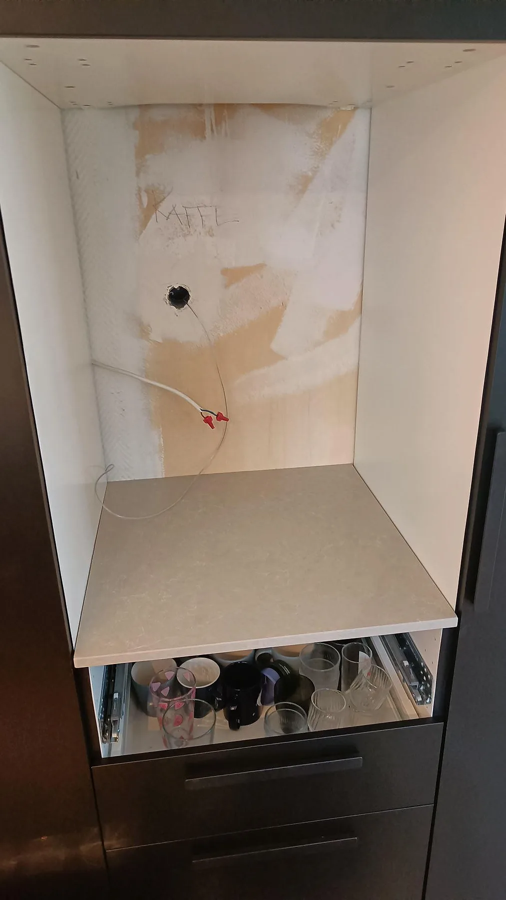 Køkkenbordplade i Technistone Noble Ivory White, Höllviken – billede 7