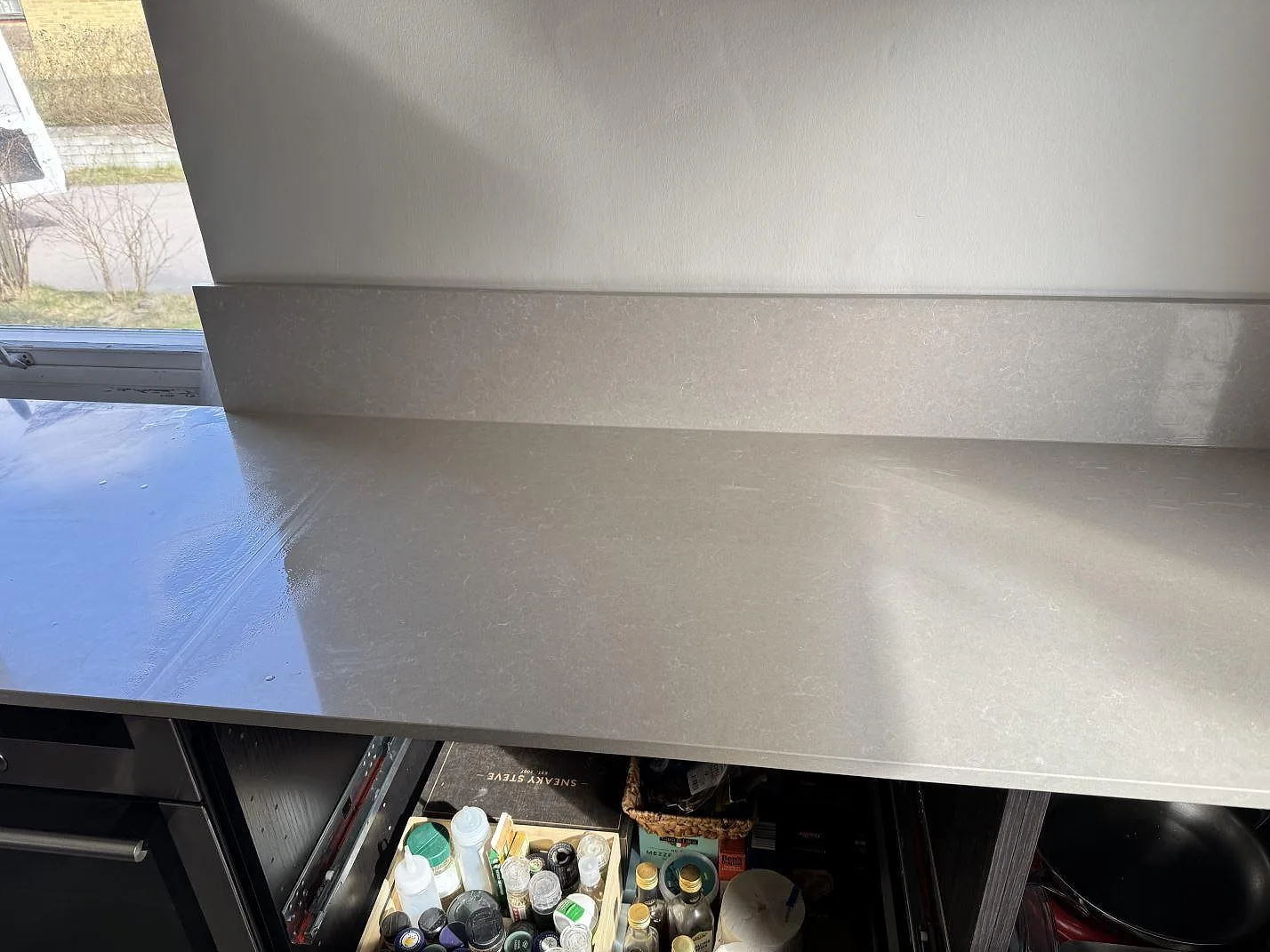 Køkkenbordplade i Technistone Noble Ivory White, Hovås – billede 5