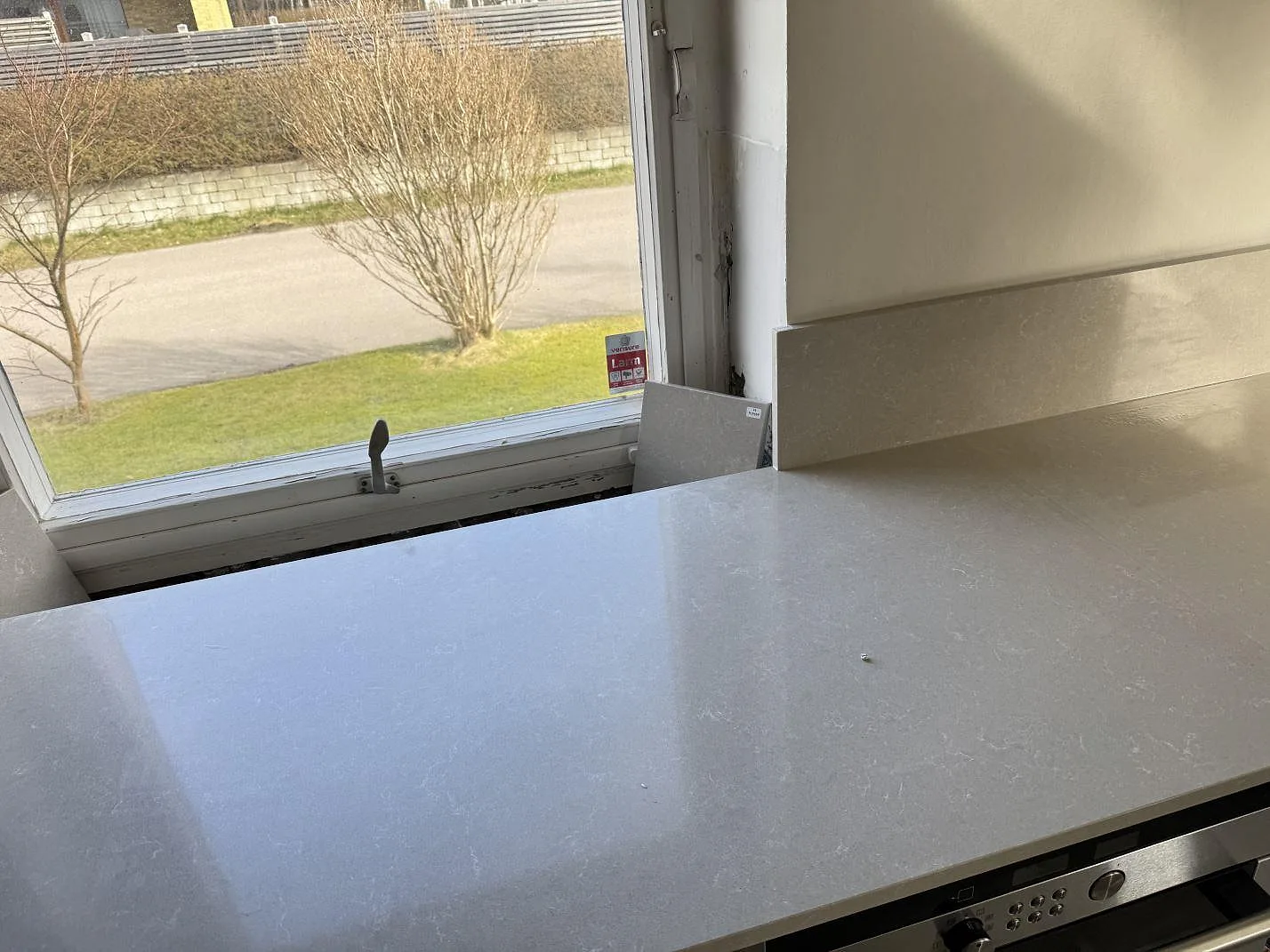 Køkkenbordplade i Technistone Noble Ivory White, Hovås – billede 7