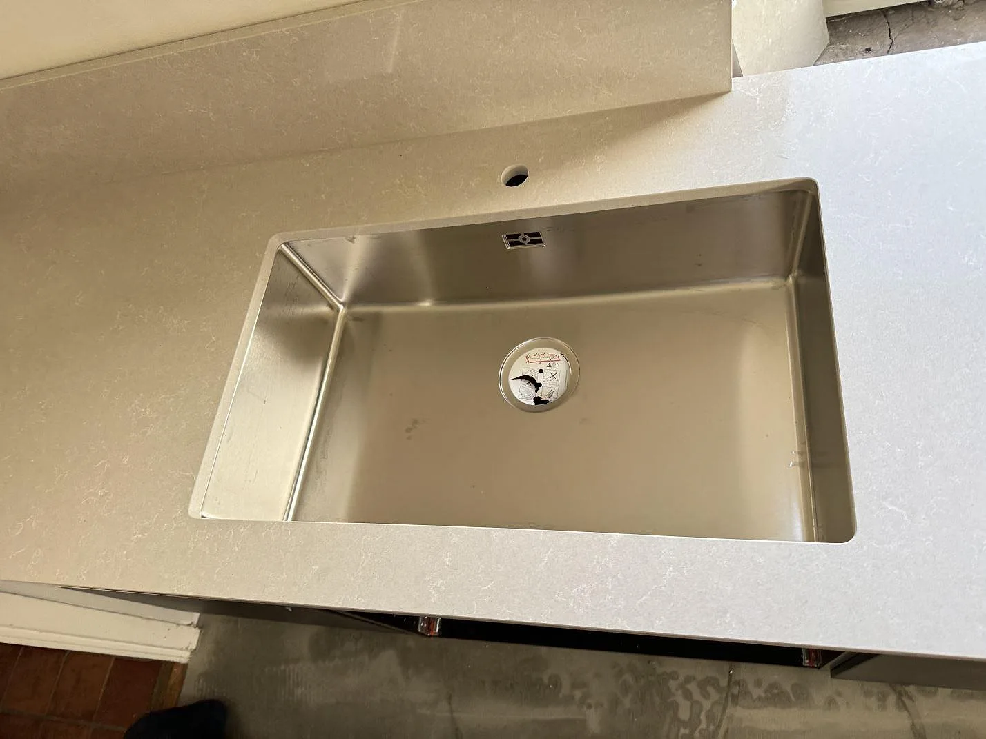 Køkkenbordplade i Technistone Noble Ivory White, Hovås – billede 3