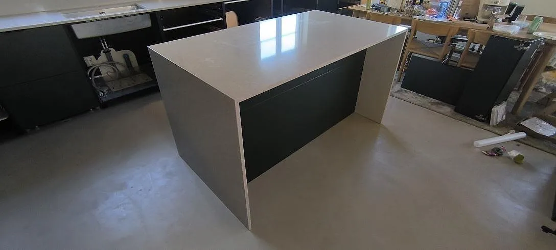 Køkkenbordplade i Technistone Noble Ivory White, Huddinge – billede 6