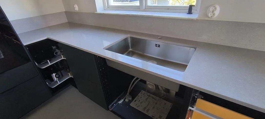 Køkkenbordplade i Technistone Noble Ivory White, Huddinge – billede 2