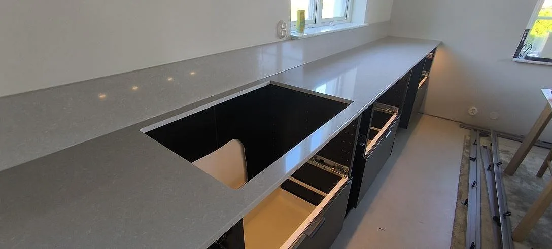 Køkkenbordplade i Technistone Noble Ivory White, Huddinge – billede 4