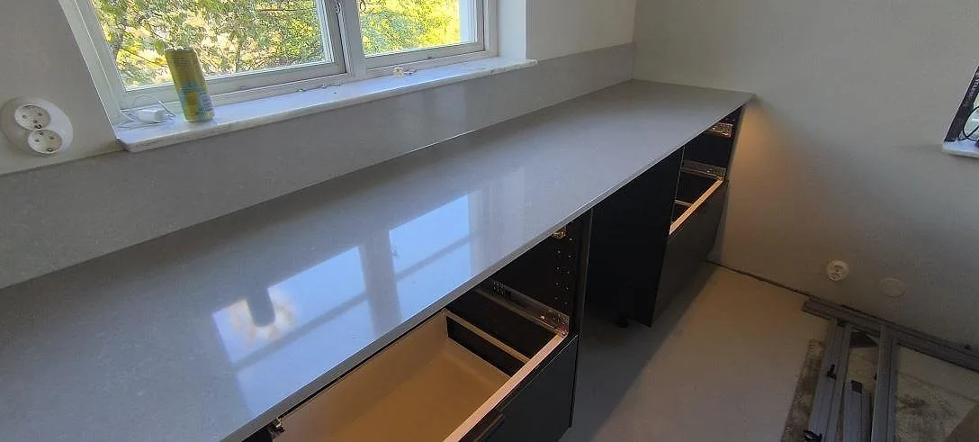 Køkkenbordplade i Technistone Noble Ivory White, Huddinge – billede 5