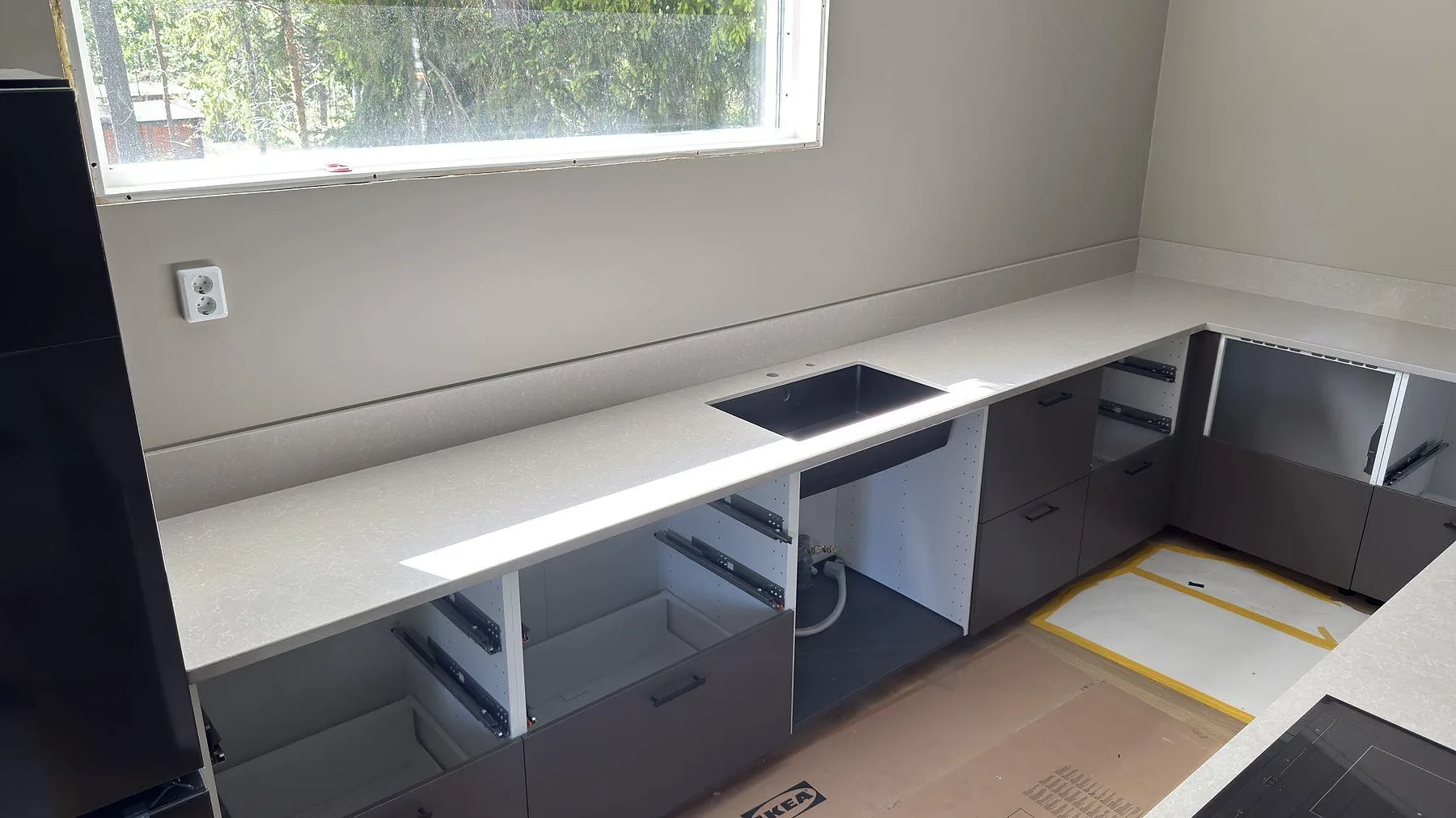 Køkkenbordplade i Technistone Noble Ivory White, Ingarö – billede 3