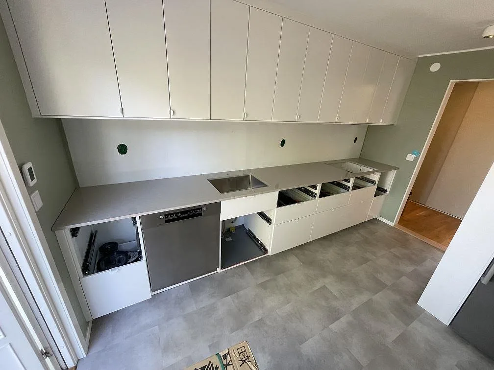 Køkkenbordplade i Technistone Noble Ivory White, Järfälla – billede 2