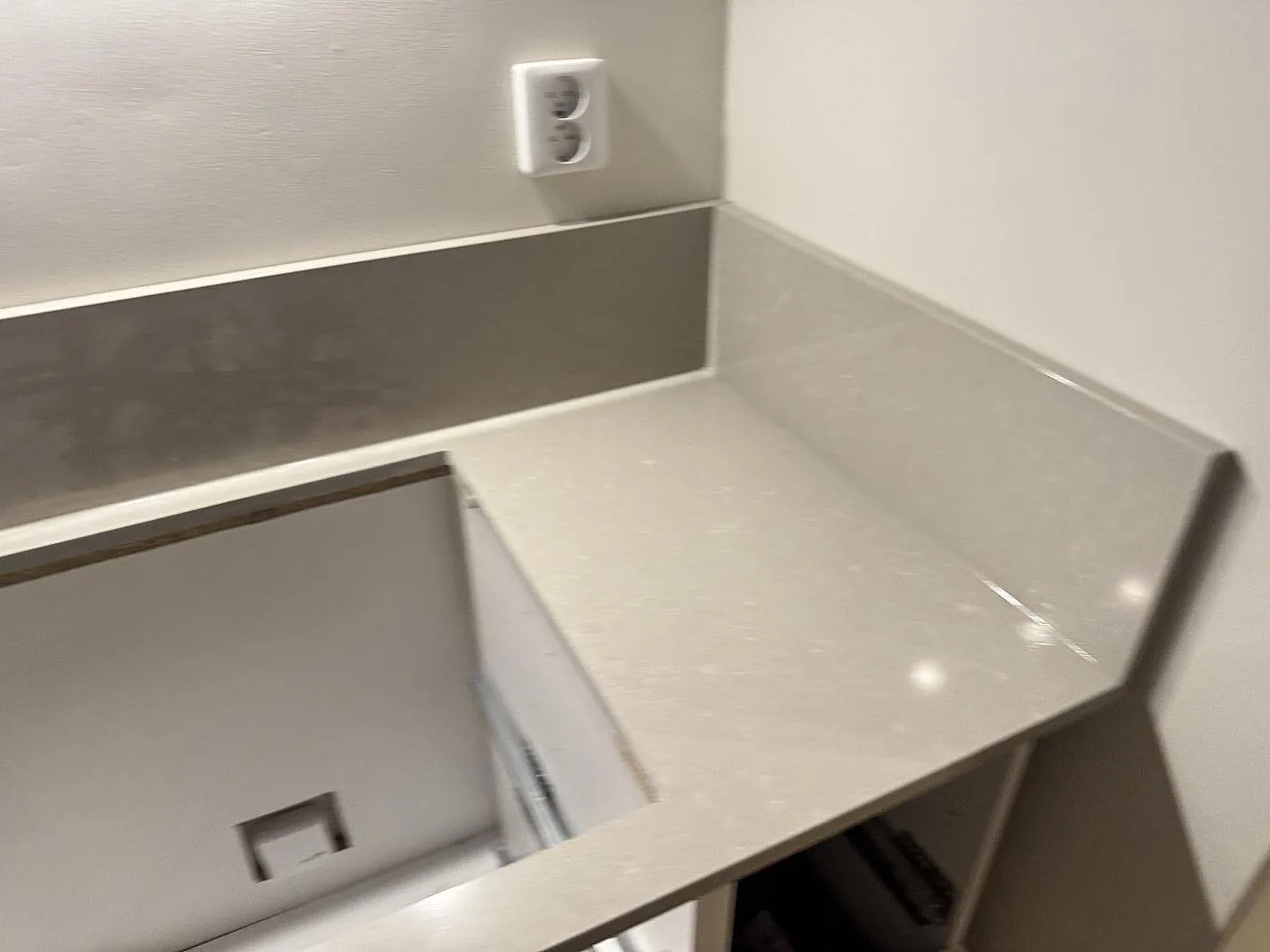 Køkkenbordplade i Technistone Noble Ivory White, Jönköping – billede 8