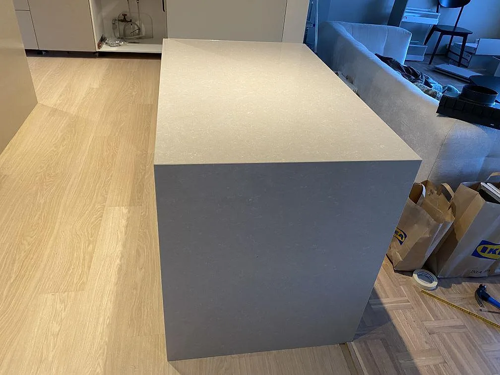 Køkkenbordplade i Technistone Noble Ivory White, Jönköping – billede 4
