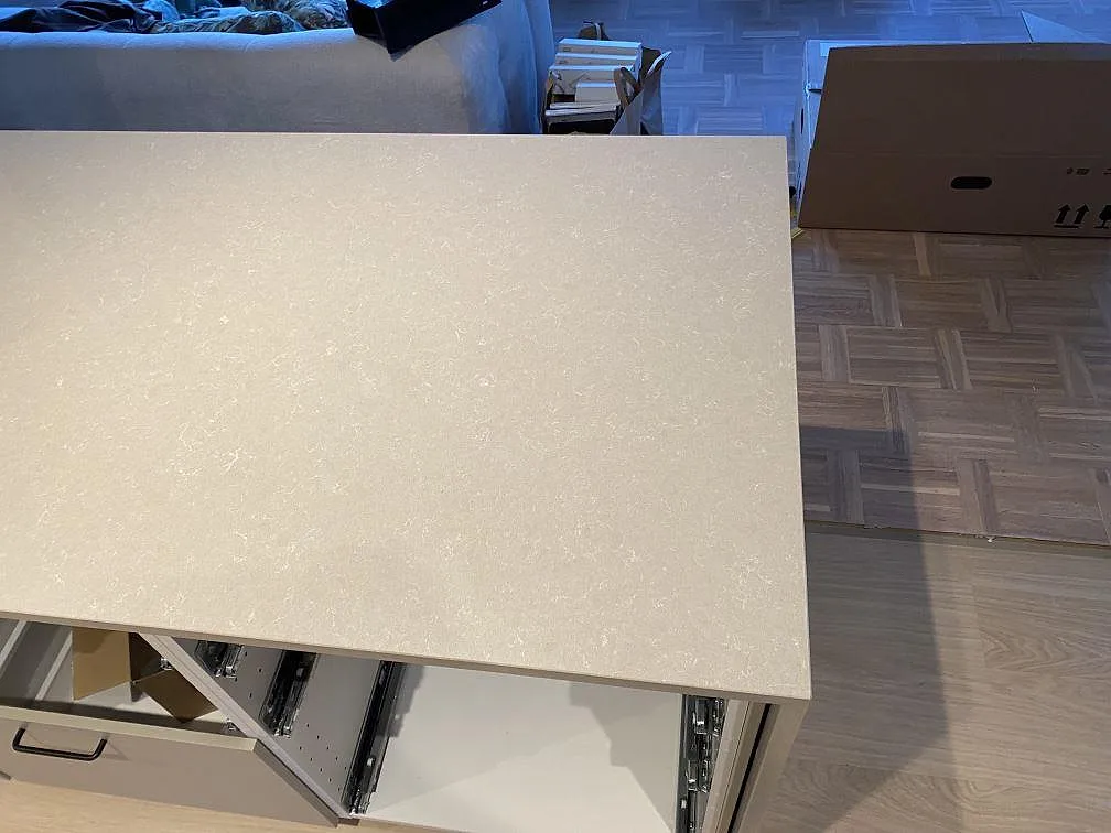 Køkkenbordplade i Technistone Noble Ivory White, Jönköping – billede 6